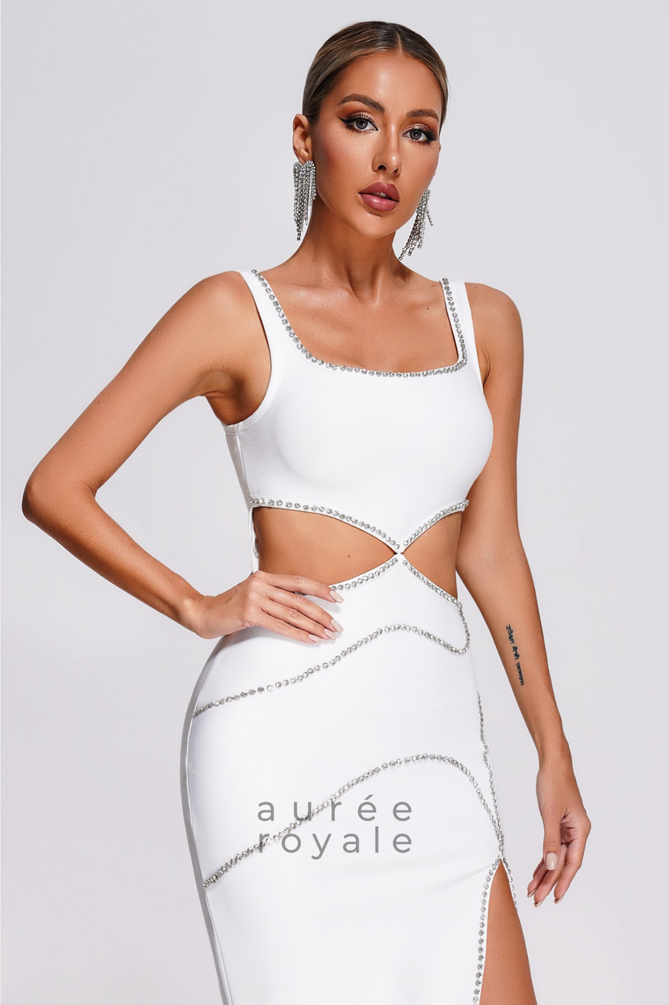 Solène Taş Detaylı Cut-Out Mini Elbise