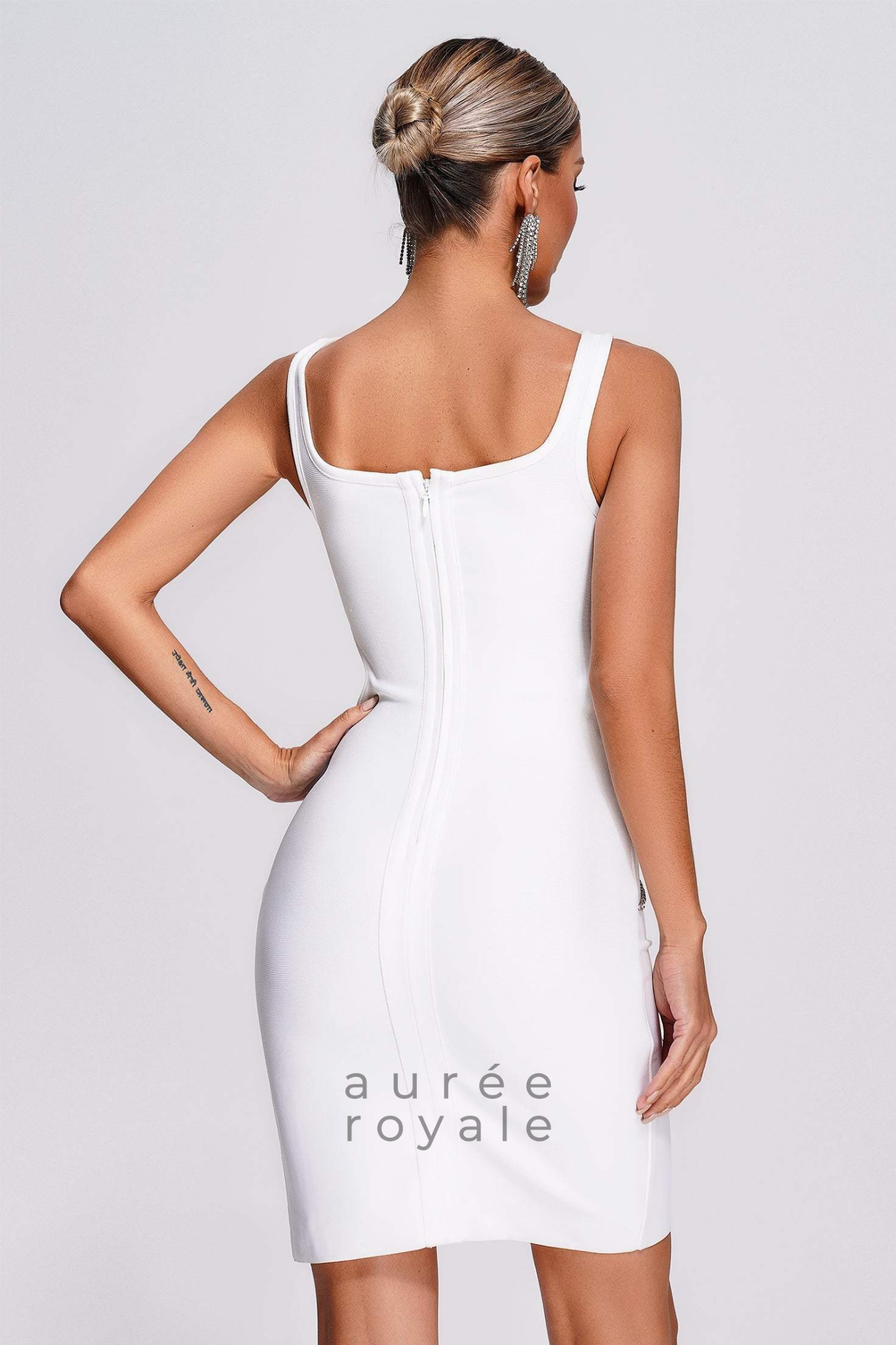 Solène Taş Detaylı Cut-Out Mini Elbise